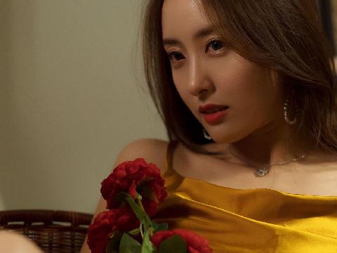 【小说】妻子怀孕后,岳母对着我掰开了骚屄
