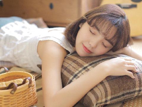 【小说】去学校面试的我意外变成了御姐还有了男朋友