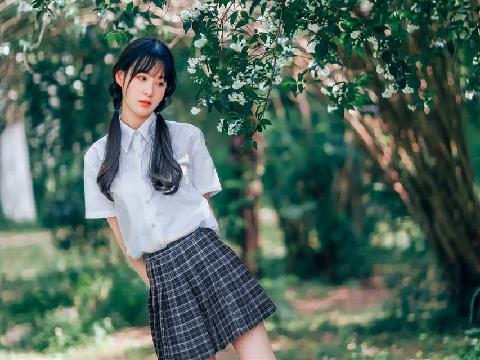 【小说】假戏真做:把高冷校花压在试衣间镜子上