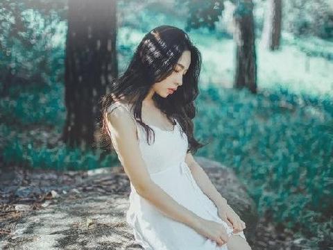 【小说】瞒着笨蛋老爹,一点点把鸡巴插进妈妈和奶奶的骚屄里