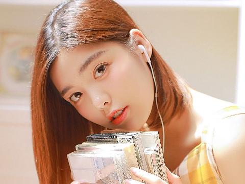【小说】男生宿舍里的女同学