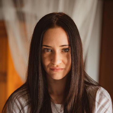 女女之间的激情缠绵，舌尖上的情欲