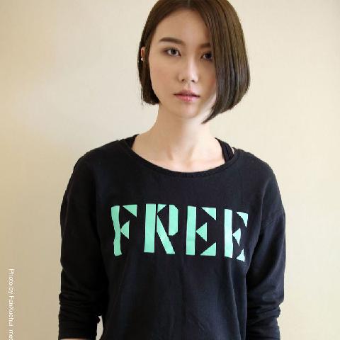 【色图】当年为相约中国拍了一辑令人著迷的套图引退了的美模 -伊丽莎白