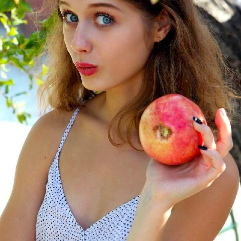 【色图】漂亮的蓝眼珠美女IMARTA户外一日游