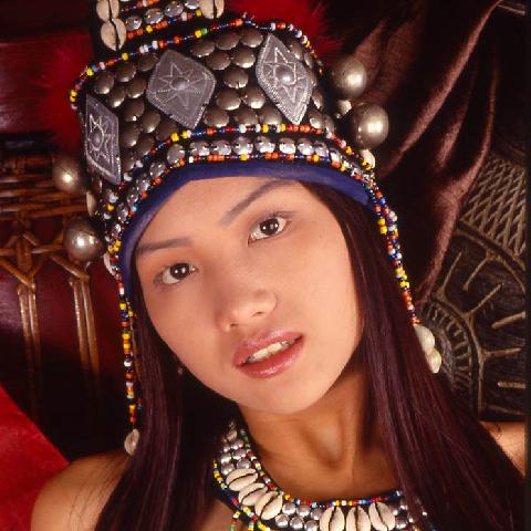 清秀动人的苗家女孩