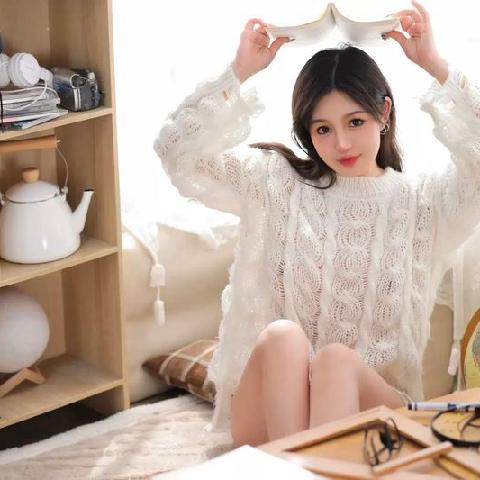 【色图】俊美大学生看书看兴奋了，脱光衣服露出嫩屄逗你玩