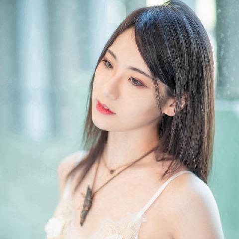 【美图】全裸情欲系居家女友大尺度展白嫩美体 - 阿黎