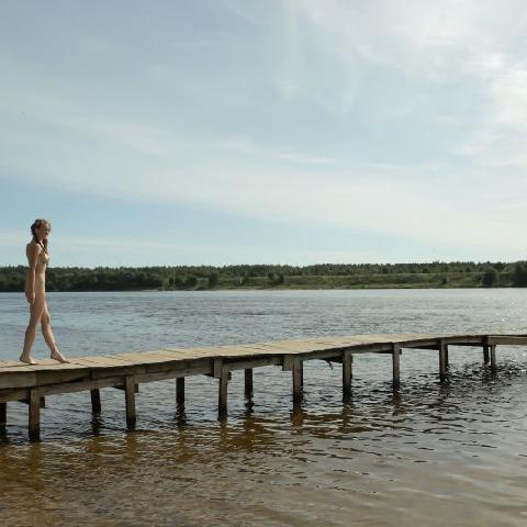【色图】河边栈桥上的露穴春色——AT-THE-LAKE-PIER