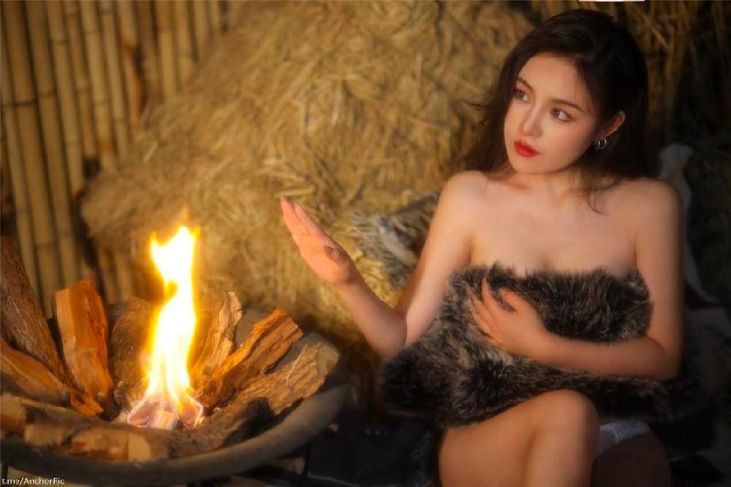 【色图】女神桃暖酱 – 篝火